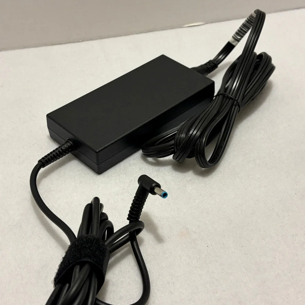 HP USB-C Dock G4 L13898-002 Docking Station with 120W Power Adapter Black Blue